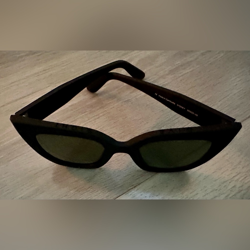 DESIGNED BY TOMS!!!! NWT WOMAN’S BLACK UV SUNGLASSES.